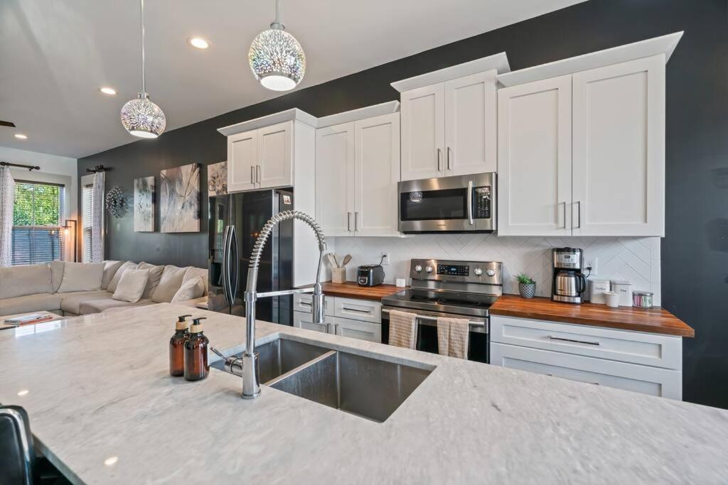 נאשוויל King Bed, Balcony, Covered Patio & Firepit! 8 Minutes From Broadway מראה חיצוני תמונה